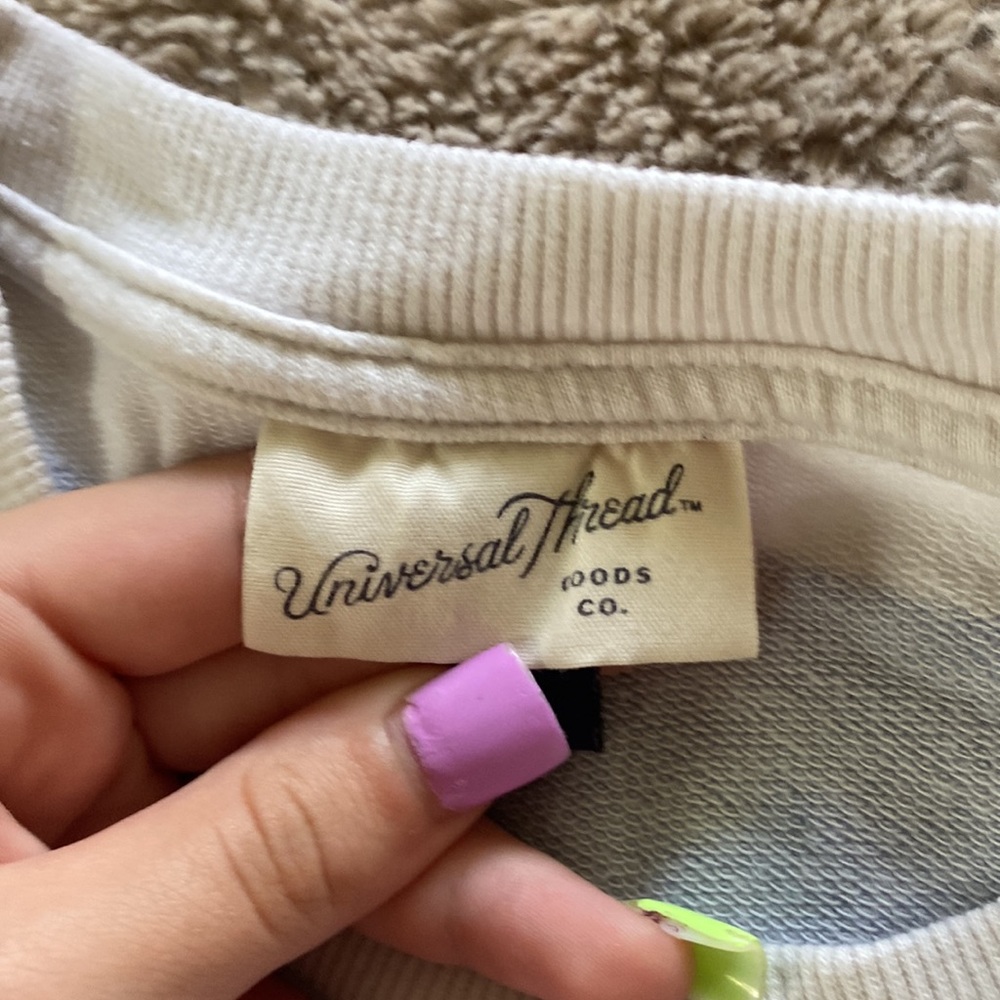 Sweatshirt - Picture 2 of 3